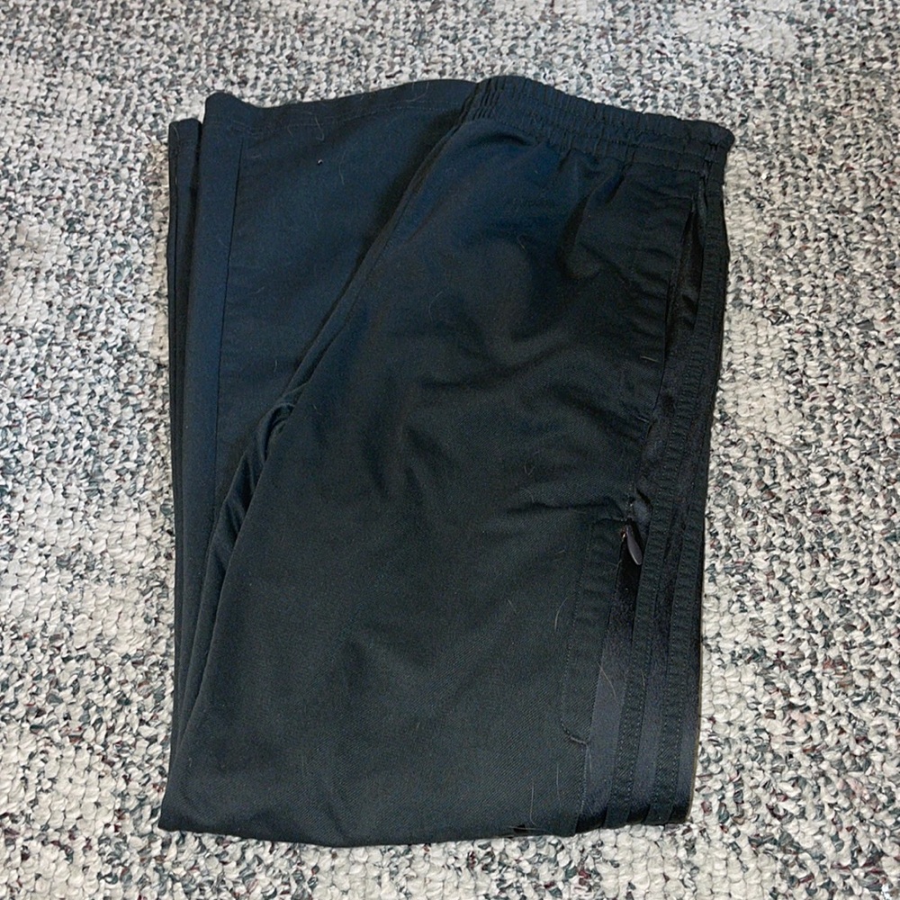 Sweatpants with pockets and zip pockets on left leg and back